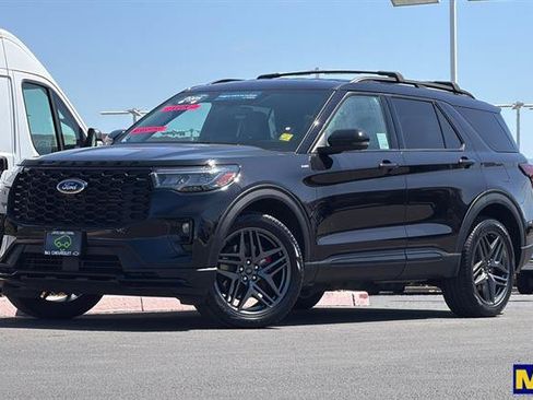 Used 2025 Ford Explorer ST-Line w/ ST-Line Street Pack AWD/4WD image 8