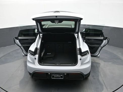 New 2026 Porsche Macan Electric image 29