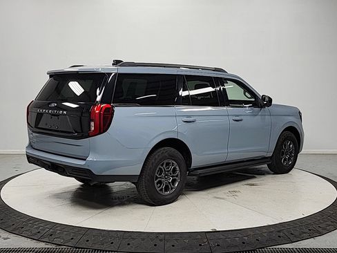 Used 2025 Ford Expedition Active AWD/4WD image 7