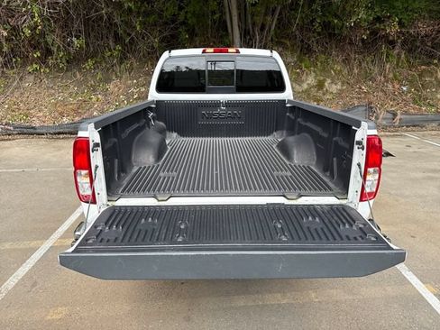 Used 2015 Nissan Frontier SV AWD/4WD image 12