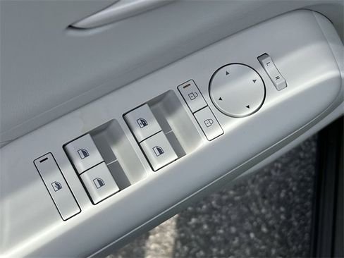 New 2026 Hyundai Kona SE image 18