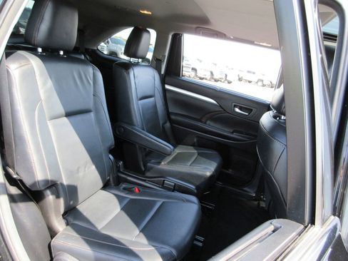 Used 2016 Toyota Highlander XLE AWD/4WD image 23