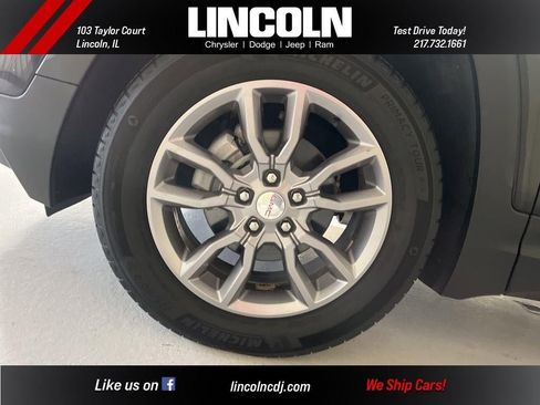 Used 2024 GMC Terrain SLT image 30