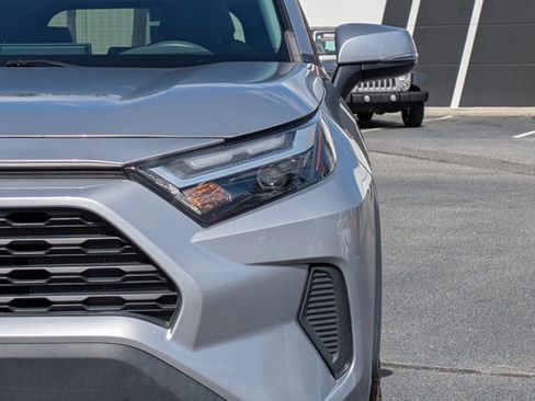Used 2022 Toyota RAV4 XLE AWD/4WD image 14