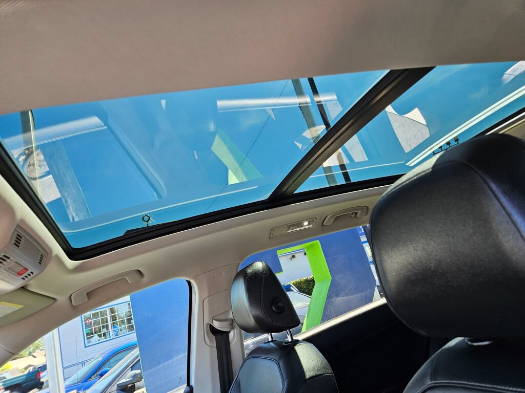 Used 2018 Volkswagen Tiguan SE w/ Panoramic Sunroof Package AWD/4WD image 19