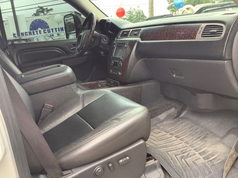 Used 2013 GMC Sierra 2500 Denali w/ Snow Plow Prep Package image 15
