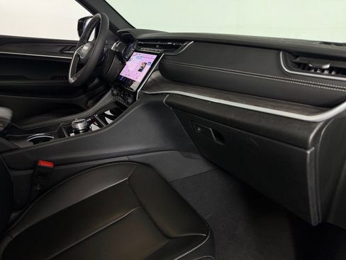 Certified 2025 Jeep Grand Cherokee Limited image 31