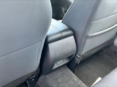Used 2025 Nissan Altima 2.5 SV FWD image 12