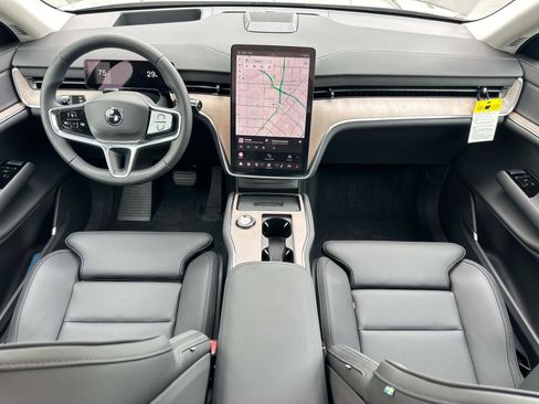 New 2025 Volvo EX90 Plus image 7