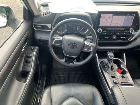 Used 2022 Toyota Highlander Limited image 15