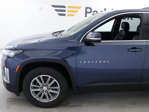 Used 2023 Chevrolet Traverse LT image 4