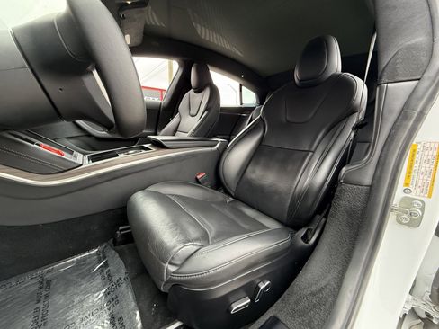 Used 2022 Tesla Model S image 11