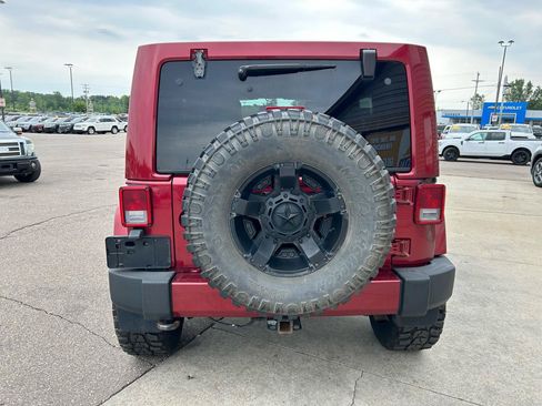 Used 2012 Jeep Wrangler Unlimited Sahara AWD/4WD image 6