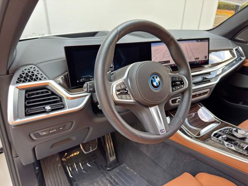 Used 2025 BMW X5 xDrive50e w/ Executive Package AWD/4WD image 14