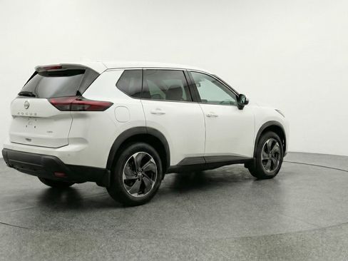 Used 2025 Nissan Rogue SV image 9