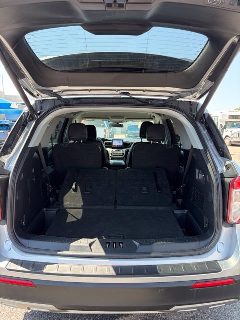 Used 2022 Ford Explorer XLT w/ Equipment Group 202A RWD image 9