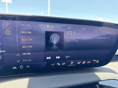 Used 2025 Buick Enclave Sport Touring w/ Power Package FWD image 16