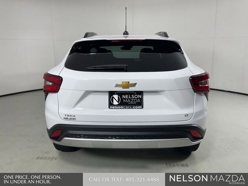 Used 2024 Chevrolet Trax LT FWD image 9