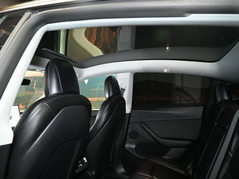 Used 2022 Tesla Model Y Long Range AWD/4WD image 41