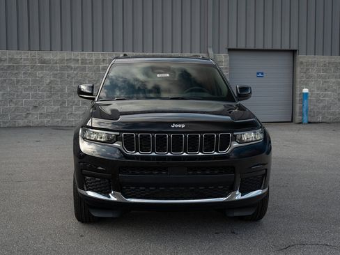 Used 2025 Jeep Grand Cherokee L Laredo RWD image 2