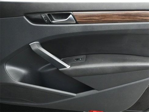 Used 2020 Volkswagen Passat 2.0T SEL image 18