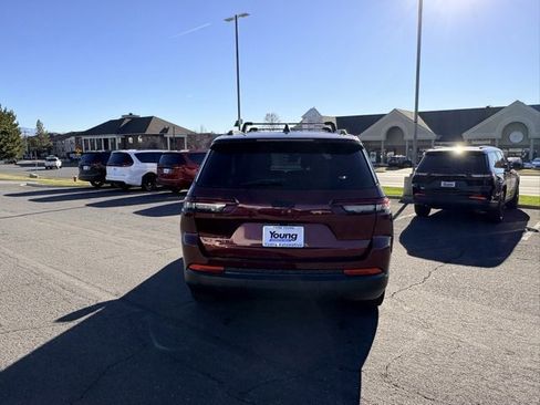 Used 2022 Jeep Grand Cherokee L Laredo image 7