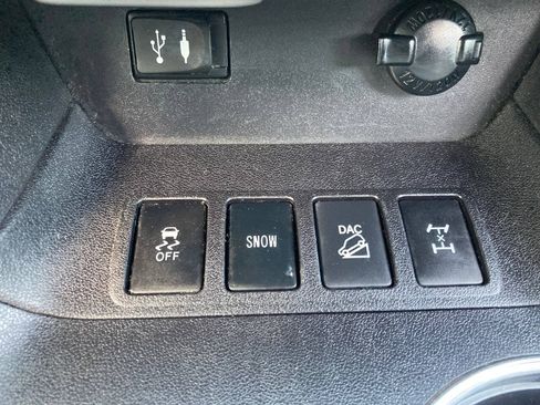 Used 2015 Toyota Highlander Limited AWD/4WD image 80
