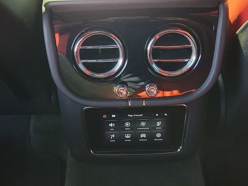 Used 2022 Bentley Bentayga image 13