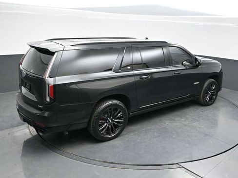 Certified 2024 Cadillac Escalade ESV V w/ LPO, ONYX Package AWD/4WD image 33