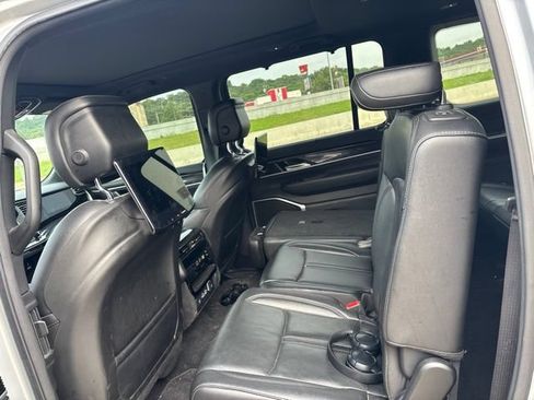Used 2023 Jeep Wagoneer 4WD w/ Premium Group I image 8