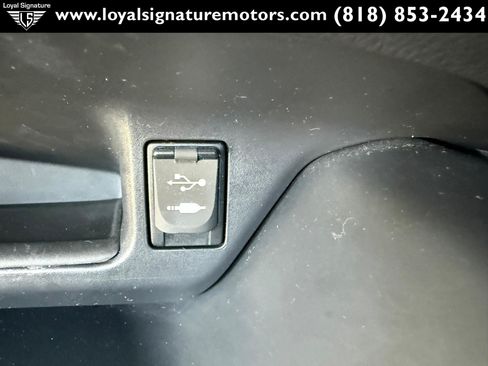 Used 2018 Toyota C-HR XLE FWD image 24