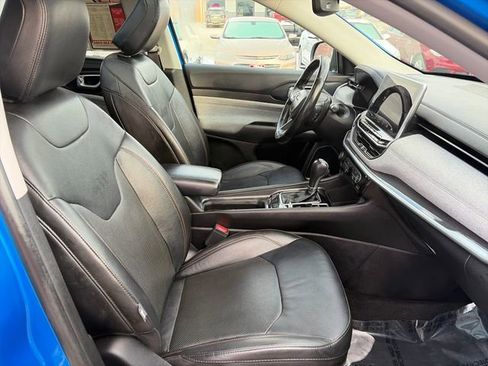 Used 2022 Jeep Compass Latitude w/ Sun and Sound Group AWD/4WD image 24