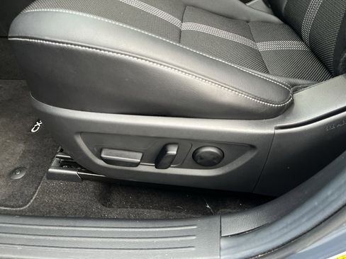 Certified 2025 MAZDA CX-50 2.5 Hybrid w/ Preferred Pkg image 22