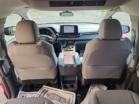 Used 2021 Toyota Sienna LE image 27