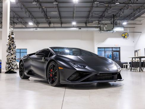 Used 2020 Lamborghini Huracan EVO image 3