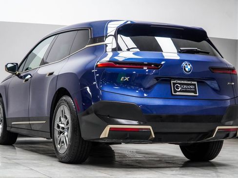 Used 2023 BMW iX xDrive50 image 11