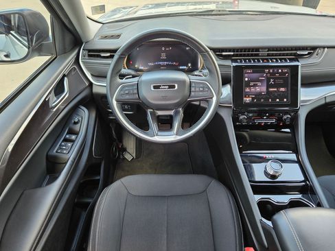 Used 2022 Jeep Grand Cherokee L Laredo w/ Luxury Tech Group I AWD/4WD image 25