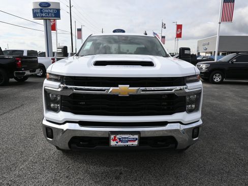 Used 2025 Chevrolet Silverado 2500 LT w/ Convenience Package image 8