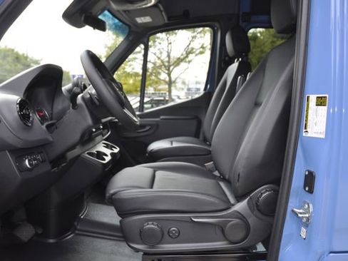Used 2023 Mercedes-Benz Sprinter 2500 image 19