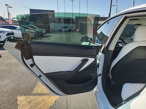 Used 2021 Tesla Model 3 Standard Range Plus image 11
