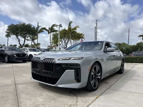 Used 2023 BMW 760i xDrive image 31