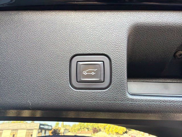 Used 2024 Chevrolet Equinox EV RS FWD image 9