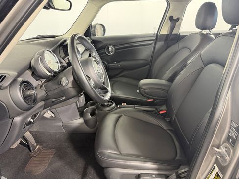 Used 2018 MINI Cooper 4-Door Hardtop FWD image 5