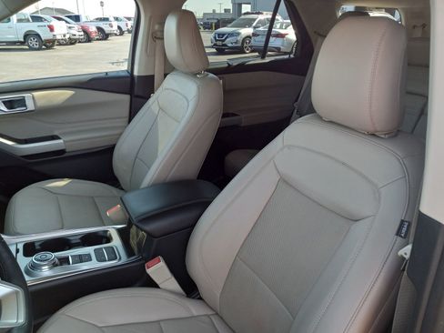 Used 2024 Ford Explorer Limited image 13