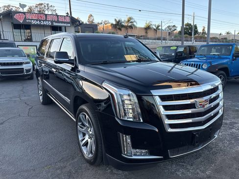 Used 2016 Cadillac Escalade ESV Premium AWD/4WD image 4