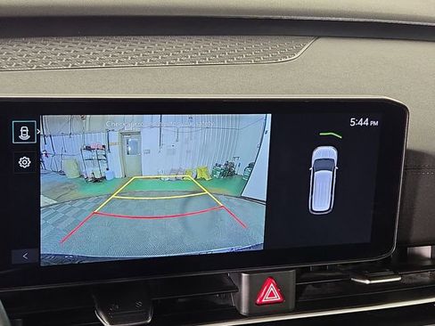 Used 2025 Kia Carnival image 19