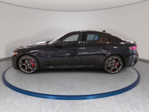 New 2025 Alfa Romeo Giulia w/ Veloce Package Rwd image 8