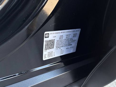 Used 2025 Chevrolet Equinox LT FWD image 29