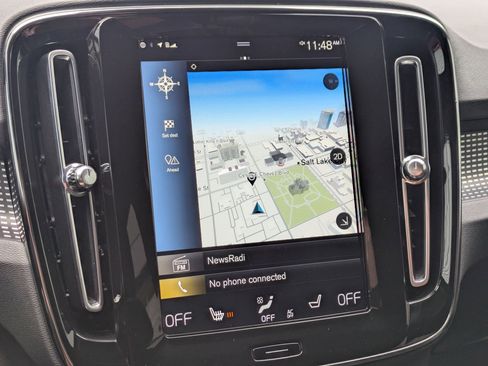 Used 2022 Volvo XC40 T5 R-Design w/ Advanced Package image 19