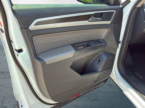 Used 2022 Volkswagen Atlas SE FWD image 11